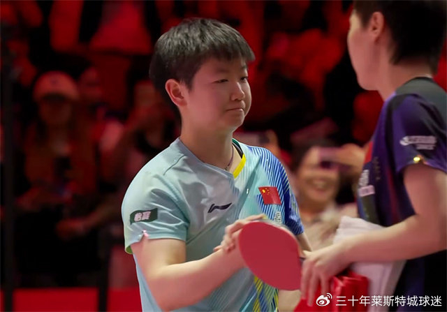 星空体育官网-王曼昱领奖合影闹尴尬！被批评不和冠军握手，孙颖莎发声说明问题|女单|国乒|比赛|球迷|乒乓球_新浪体育_新浪新闻