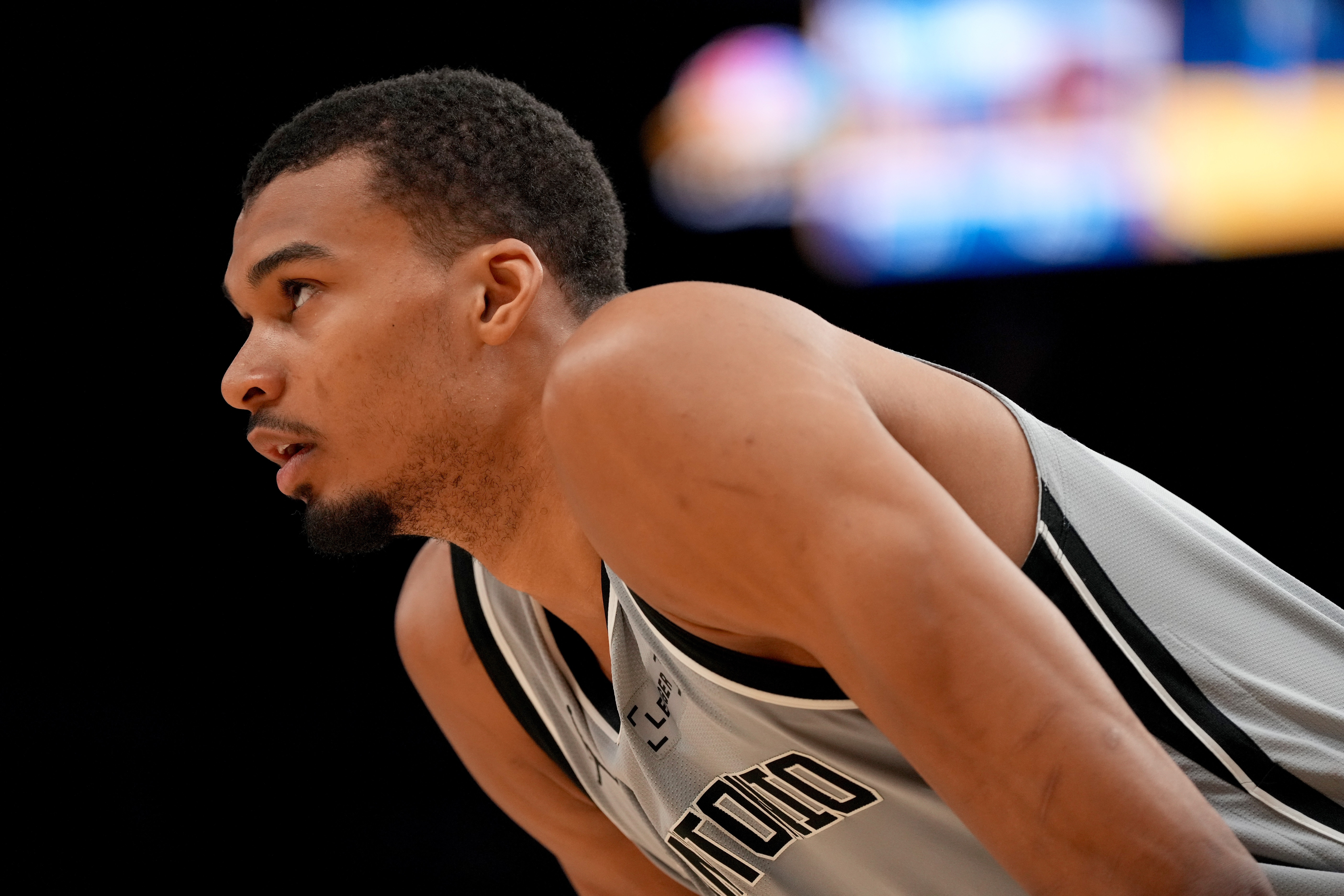 app下载-埃利奥特：文班有科比的那种心态 他不是来交朋友的&amp;只想赢球